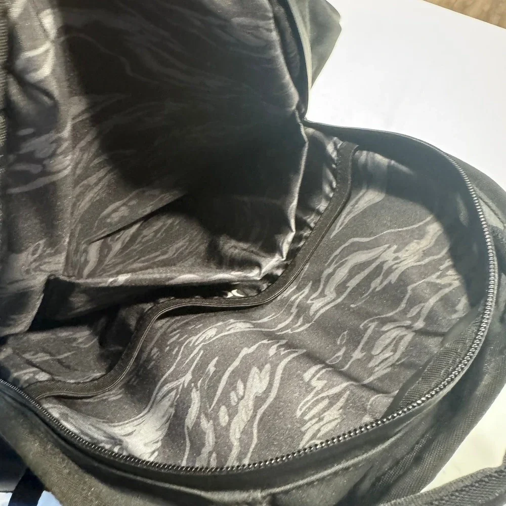 NEW Hurley Protect Travel Mens Backpack 21
